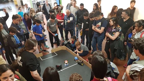 Probot School continúa su labor de formación tecnológica para jóvenes de 8 a 17 años.