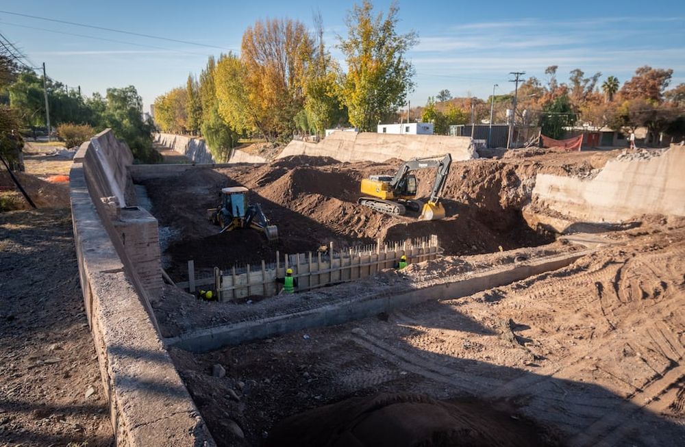 Además de una reducción en los impuestos distorsivos, el sector empresario pide que se impulse la actividad con obra pública. Foto: Ignacio Blanco / Los Andes