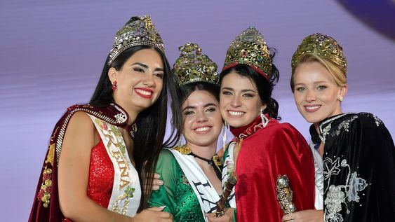 Fiesta Nacional de la Vendimia 2023Ana Laura Verde, de La Paz, es la nueva Reina Nacional de la Vendimia y Gemina Navarro de Tupungato Virreina Nacional, se coronaron ante un Teatro griego Frank Romero Day repleto de espectadores.Foto : Orlando Pelichotti