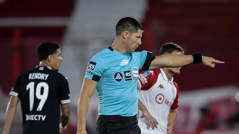 Polémico arbitraje de Nicolás Ramírez en River vs. Huracán: tres penales, dos VAR, dos expulsados. De todo.&nbsp; &nbsp;