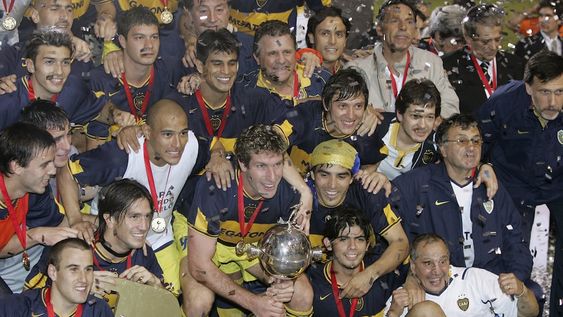 El plantel que condujo Miguel Ángel Russo tuvo como máxima figura a Juan Román Riquelme y otra pieza clave fue la del mendocino Neri Cardozo.