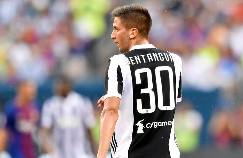 Rodrigo Bentancur fue transferido a Juventus a mediados de 2017 a cambio de una suma cercana a los 10 millones de euros por el 50 por ciento del pase.Hoy, la venta asciende a 28 millones de euros.