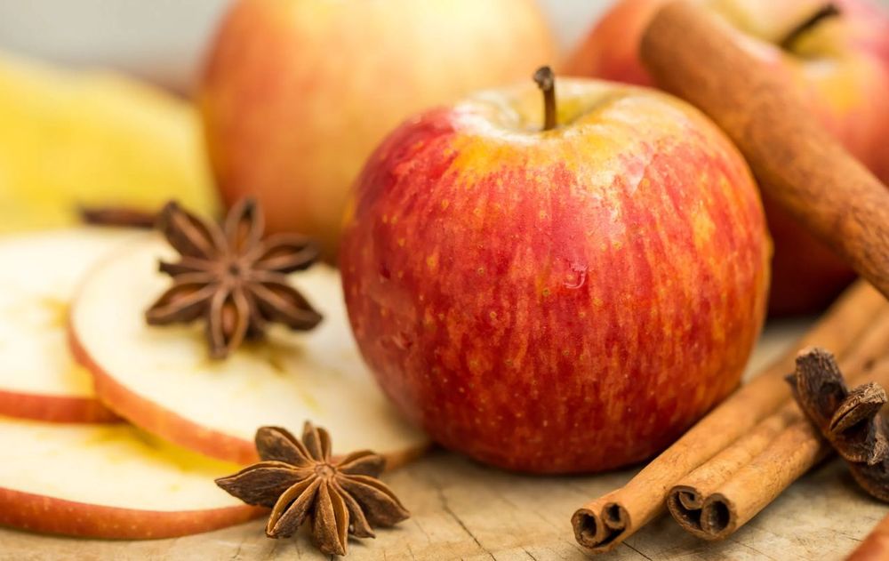 La manzana y la canela brindan un aroma cálido y reconfortante pero su propósito principal está referido al bienestar corporal.