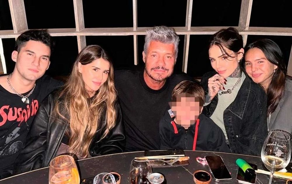 Marcleo Tinelli y sus cinco hijos