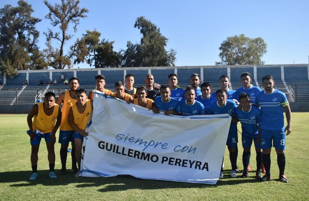 En el partido del sábado pasado frente a Guaymallén en el Gambarte, el plantel del CEC le rindió un homenaje al exdirigente del club y el sindicato.