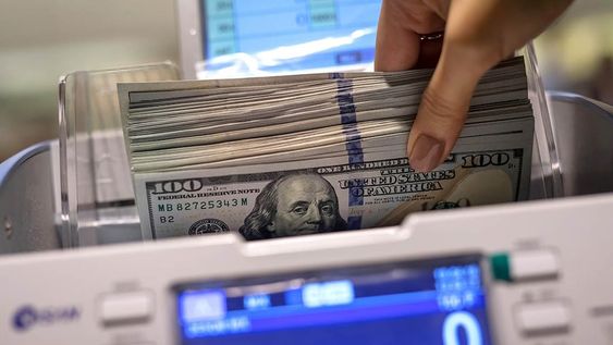 Dólar: el Gobierno salió a intervenir muy fuerte para frenar las cotizaciones bursátiles