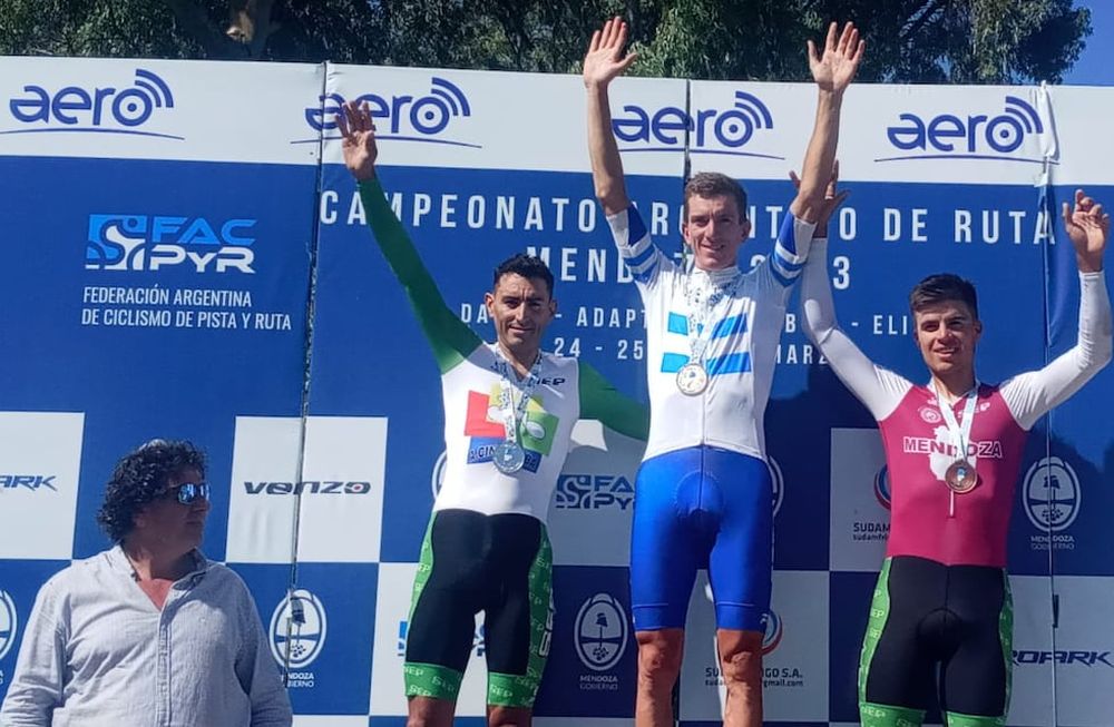 El bonaerense, Sergio Fredes (La Plata), que se coronó campeón en elite. El podio lo compartió con Juan Pablo Dotti y sanjuanino Leandro Cobarrubia.