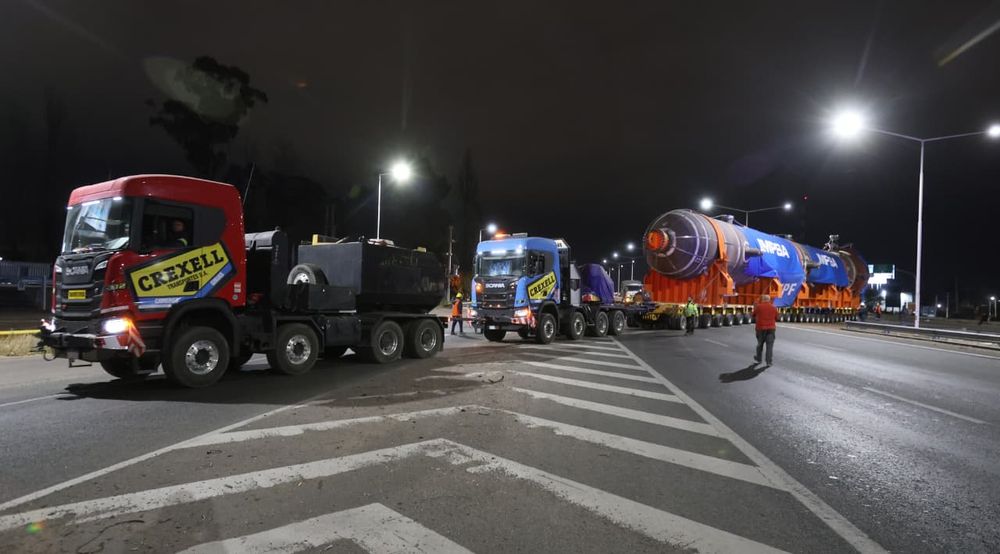 Inicio del operativo para trasladar el reactor que se hizo en Impsa para YPF