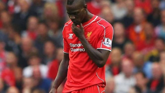 Mario Balotelli recibió cargos por racismo