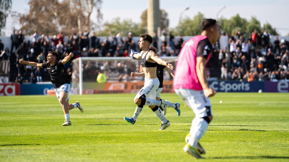 Ese Gigante que tiene el Lobo del Parque, Imanol González anotó un gol sobre la hora para festejar un merecido triunfo del Lobo mendocino frente a un especulador, Lobo jujeño. 