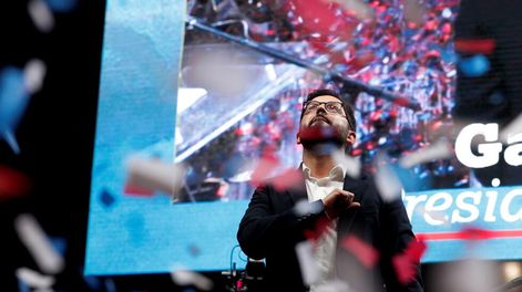 Boric en el jardín de los senderos que se bifurcan. / Foto: AP