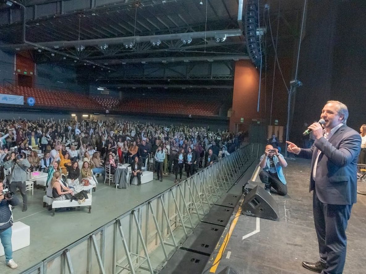Más de 2500 docentes fueron agasajados por Matías Stevanato en Maipú