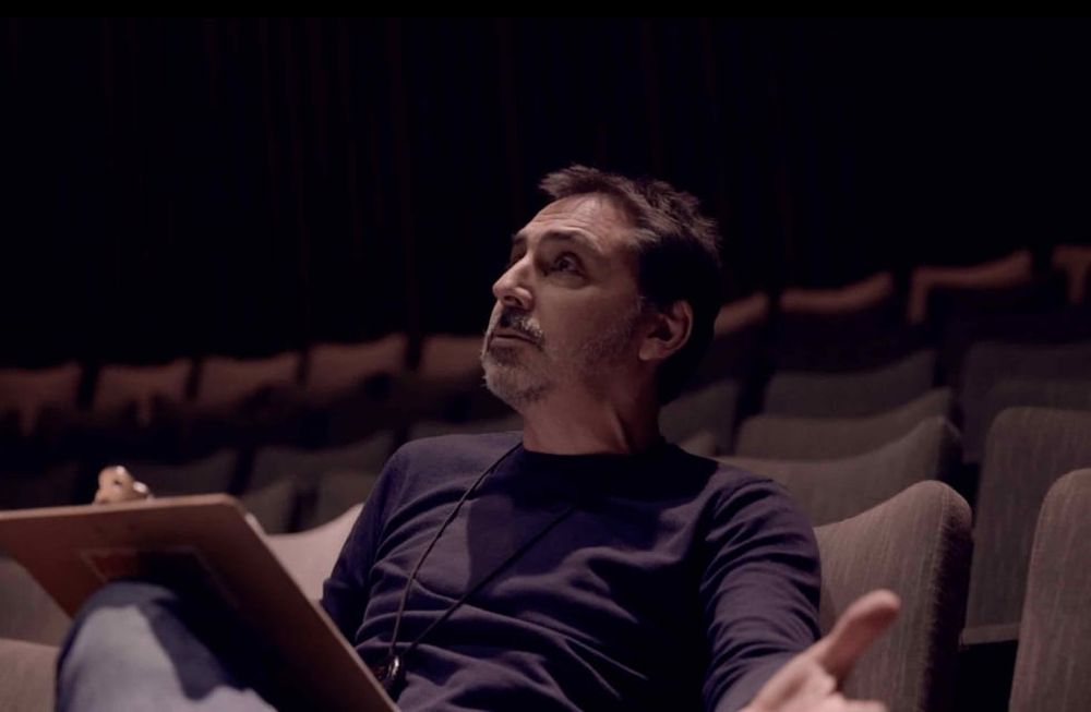 Buscando registrar los procesos creativos del artista, el cineasta Miguel Zeballos observó cinco años del trabajo teatral de Wehbi.