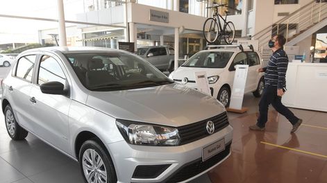 Los Andes | En 2020 el precio de los autos nuevos aumentó casi 35%, por lo que hoy llegar al 0 Km es mucho más caro / José Gutiérrez