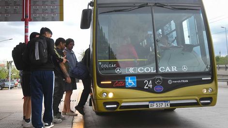 Los Andes | El transporte cuesta 120 pesos hasta el 30 de noviembre. A partir del 1 de diciembre y hasta el 31 de enero de 2024, el costo del pasaje de micros será de $160. Desde el 1 de febrero se irá a $200. Foto: José Gutierrez / Los Andes