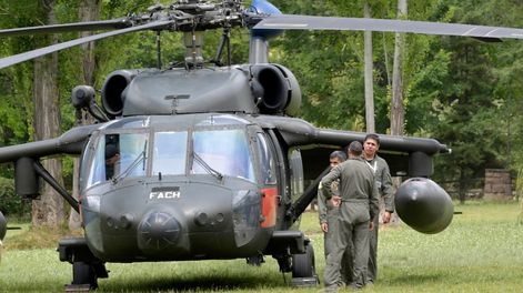 Los Andes | El Black Hawk MH-60M pertenece a la Fuerza Aérea de Chile y está en Mendoza para maniobras de simulacros sísmicos. | Foto: Orlando Pelichotti/ Los Andes
