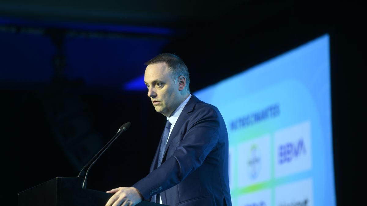 Milei ausente, pero con mensaje: Adorni presentó en el Coloquio IDEA inversiones por 55 mil millones y una reforma laboral total