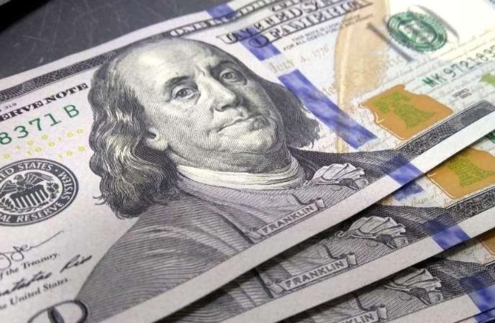 Dólar hoy: el “blue” no para y ya se vende en $162