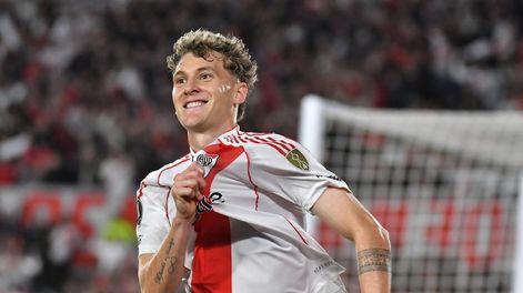 Facundo Colidio facturo y festeja con el escudo en el corazón. / Gentileza: Prensa CARP.