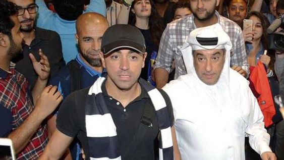 Xavi fue recibido como un héroe en Catar, donde jugará en Al-Sadd y estará al frente de un proyecto futbolístico