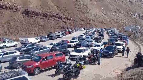 Muchos autos cruzaron la frontera hacia Mendoza