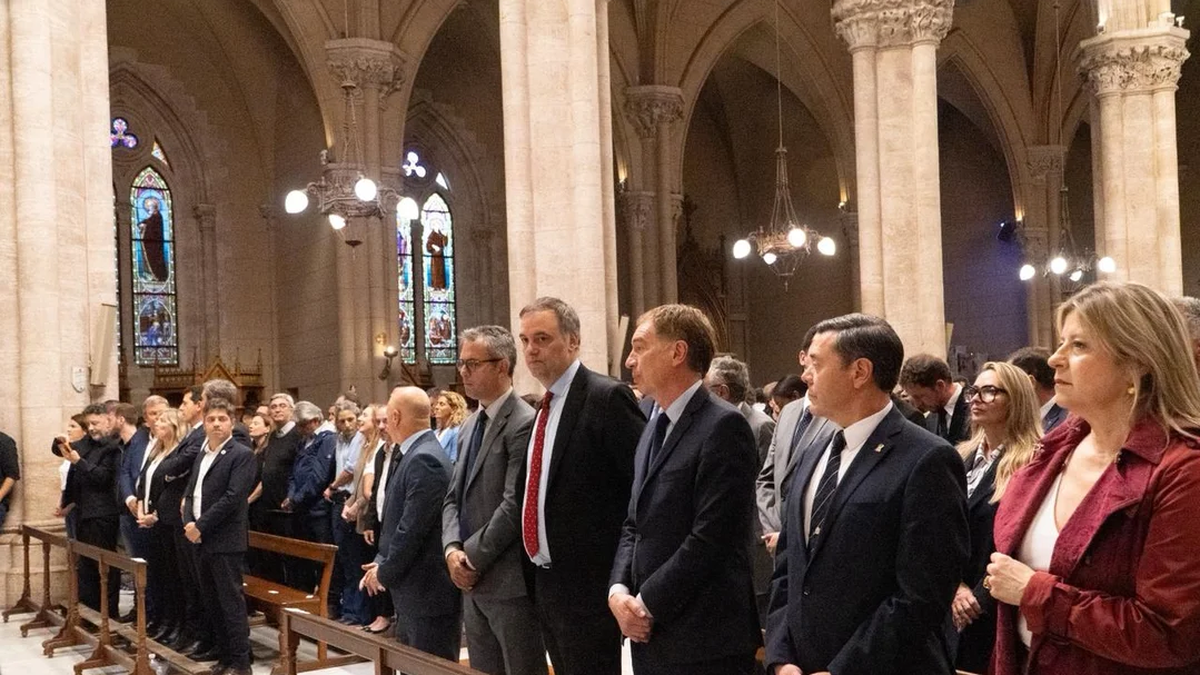 La misa del Papa Francisco contó con la presencia de Adorni y Kicillof, pero con la ausencia de Villarruel