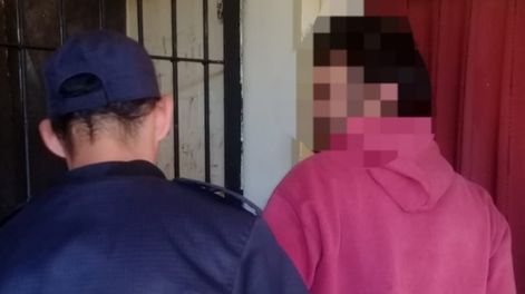 Violó la prohibición de acercamiento, la roció con nafta y después la prendió fuego
