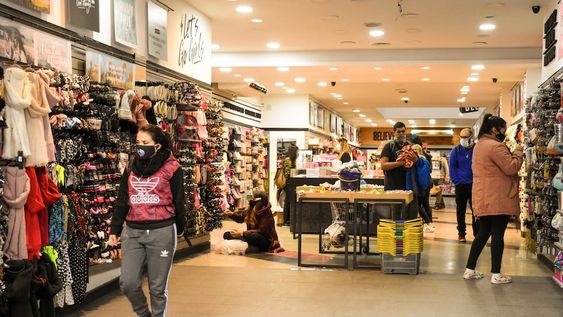 Piden que los empleados de comercio sean vacunados contra el coronavirus