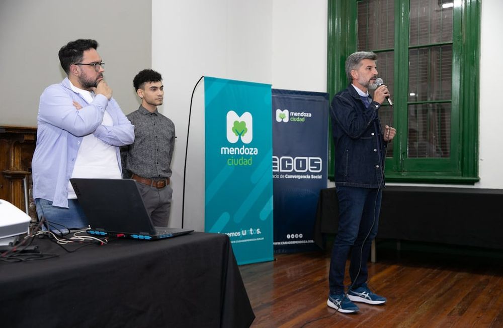 Ulpiano Suarez participó de la primera clase de “Capacitación sobre Inteligencia Artificial aplicada a la Educación”arez participó de la primera clase de “Capacitación sobre Inteligencia Artificial aplicada a la Educación”