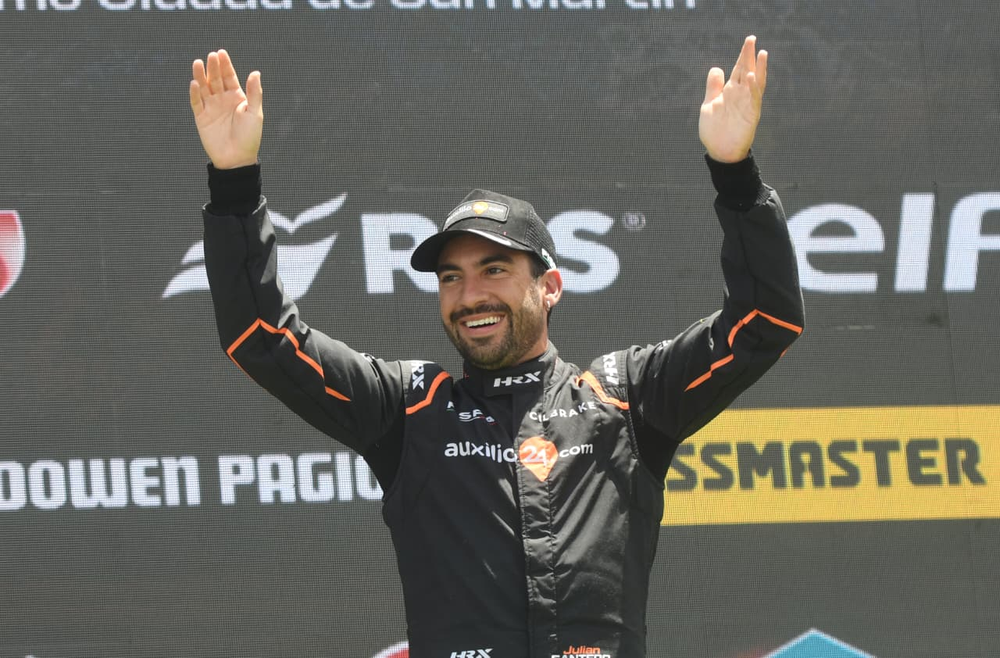 Juli&aacute;n Santero volvi&oacute; a brillar frente al p&uacute;blico mendocino, esta vez, en el cierre del Coronaci&oacute;n: festej&oacute; su t&iacute;tulo de Clase 3 a lo grande, con el regreso del TN a Mendoza.&nbsp;