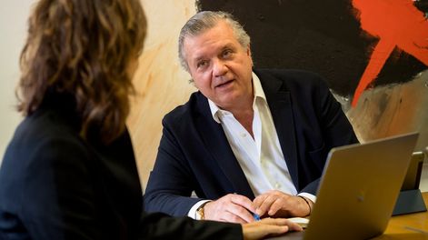 Los Andes | Soy partidario de dolarizar la Argentina porque vive dolarizada. el que te está limpiando los zapatos en la calle sabe a cuanto esta el blue, señaló Moreno.