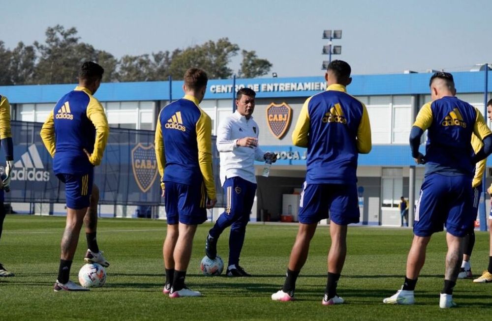 Sebastián Battaglia habló fuerte con el plantel. ¿El DT seguirá en 2022?