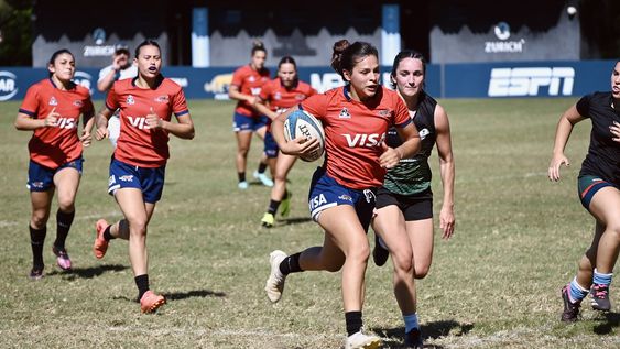 Malena Díaz se escapa con la guinda en el último entrenamiento de las chicas Siete en Casa Pumas