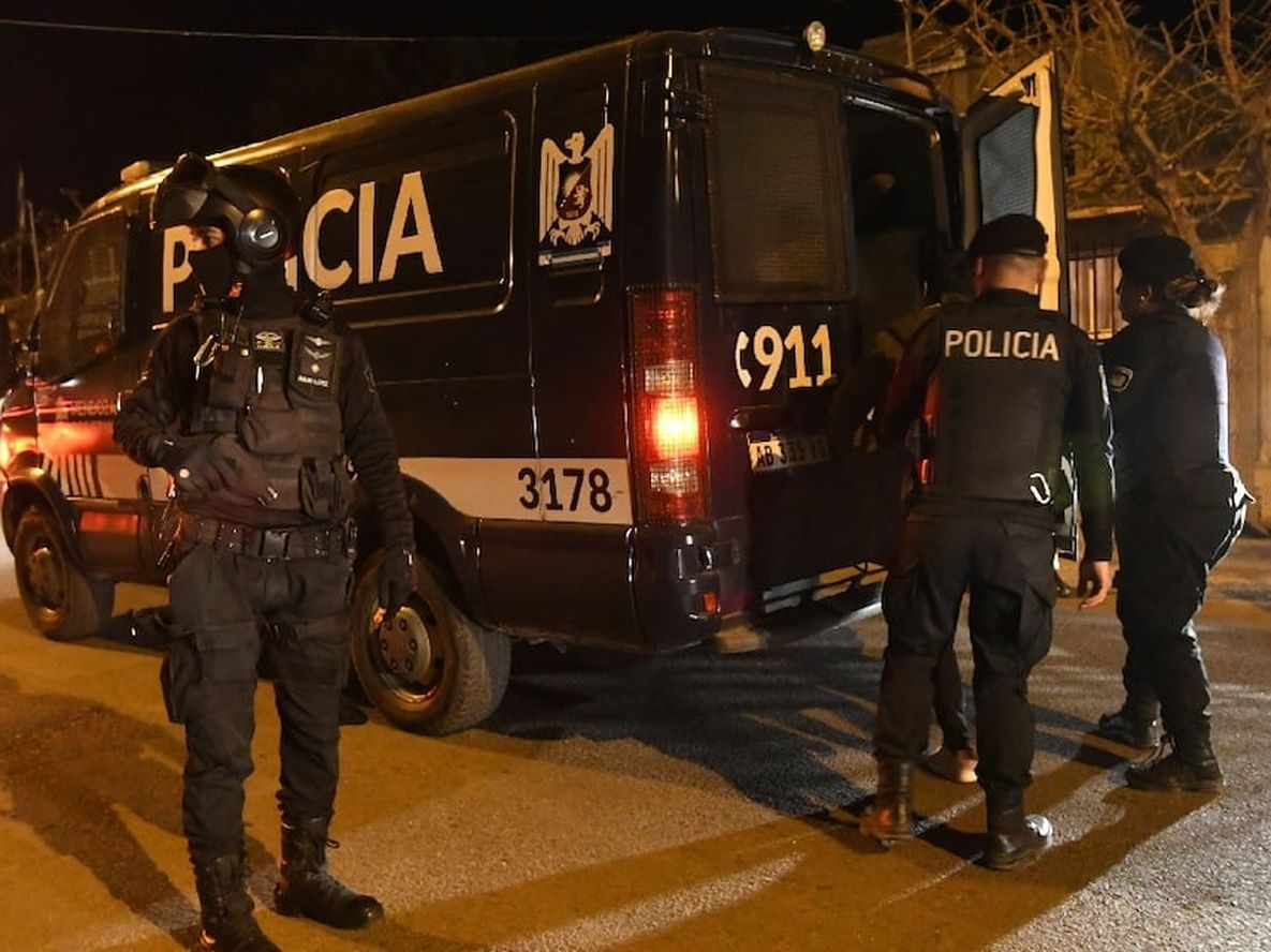 Asaltaron una despensa en Guaymallén: se llevaron una cortadora de fiambre y tres botellas de vino tinto reserva. | Imagen ilustrativa / Los Andes