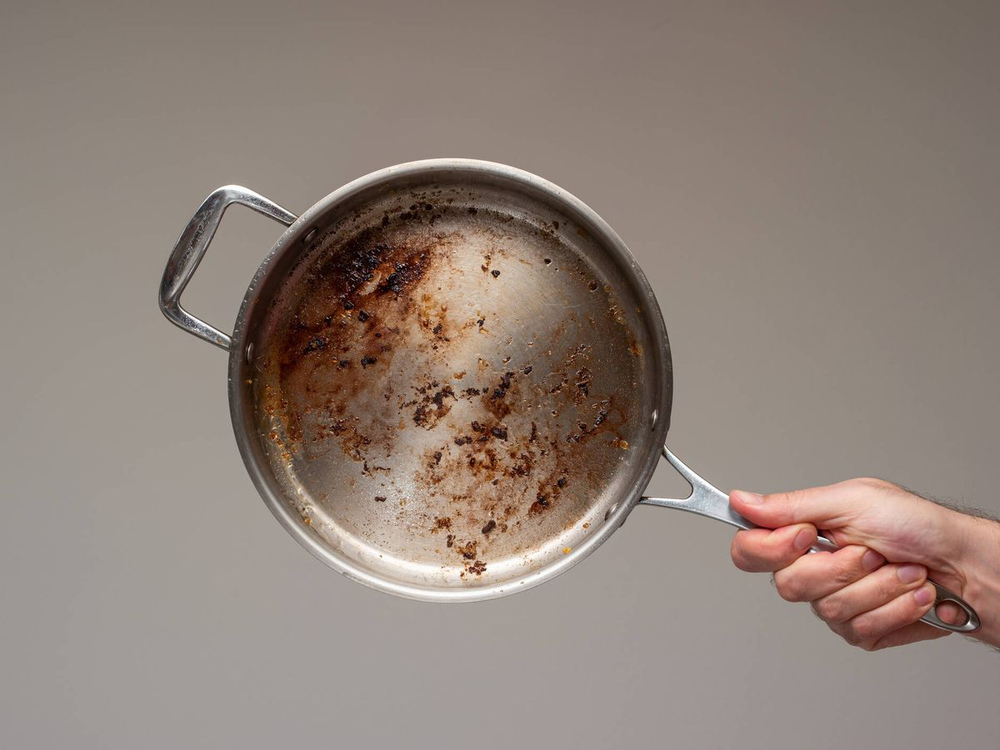 De los trucos más fáciles del hogar, es el de limpiar las ollas sucias. De los trucos más fáciles del hogar, es el de limpiar las ollas sucias.