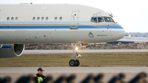 El Gobierno Nacional quiere cambiar la nave presidencial, en desuso hace 7 años, por una más moderna. Documentos oficiales detallan cuanto presupuesto demandará el abandono de la unidad.