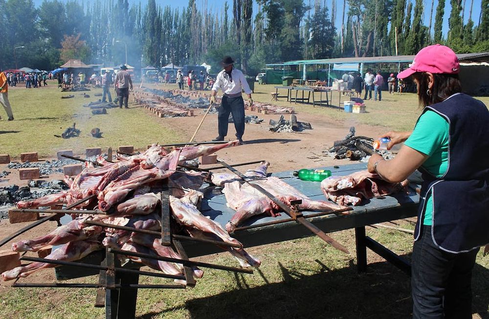 El Festival Nacional del Chivo regresará del 9 al 11 de febrero.SE REALIZO EL TRADICIONAL ASADO DE LOS CHIVOS, EN LA FOTO LA FLIA AVILA PREPARA LOS CHIVOS PARA EL CONCURSO DE CHIVO AL HORNOFOTO: GENTILEDA ADRIANA ARANO