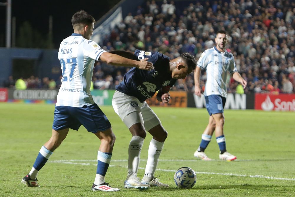 Una de las claves del triunfo de la Lepra fue el gran rendimiento de su capit&aacute;n, Sebasti&aacute;n Villa, una de las figuras del partido.