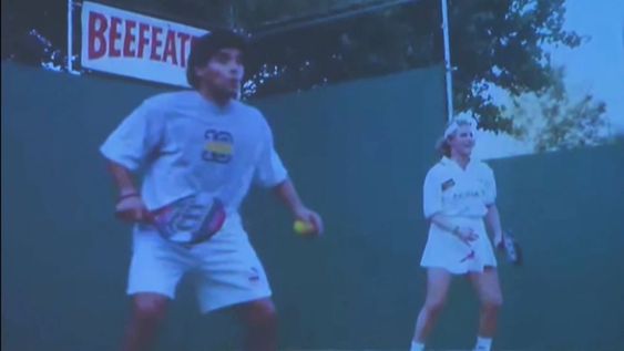 El Senado argentino homenajeó a la tricampeona mundial de pádel , quien, además de sus méritos deportivos y la curiosidad de haber dado clases de pádel a Diego Armando Maradona, se dedica desde hace dos décadas a promover el deporte para personas con discapacidad.