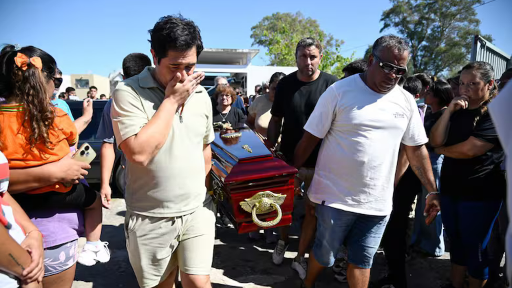 Dolor y desconsuelo por Ian: finalizó el cortejo fúnebre y sus restos ya descansan en el cementerio municipal.&nbsp;