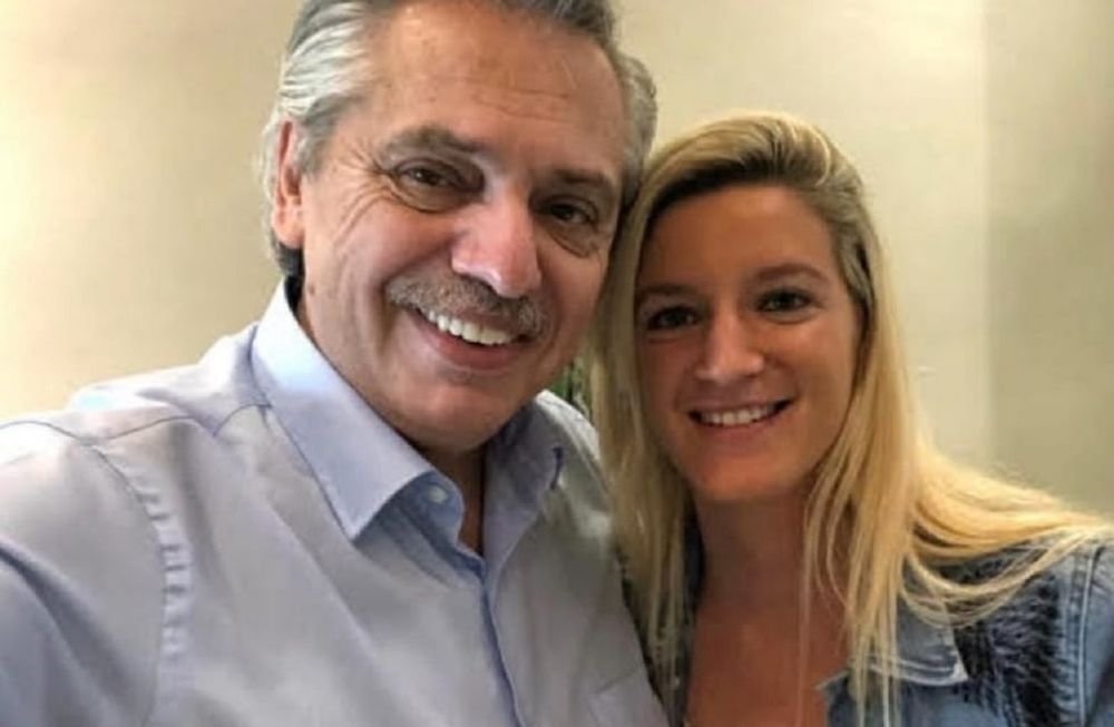 Quién es Mercedes Doxandabarat, la joven secretaria contratada por Alberto Fernández y con quien chateaba por Instagram en 2019 (Gentileza Clarín)