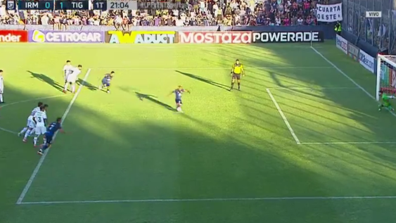Sebastián Villa erró un penal increíble