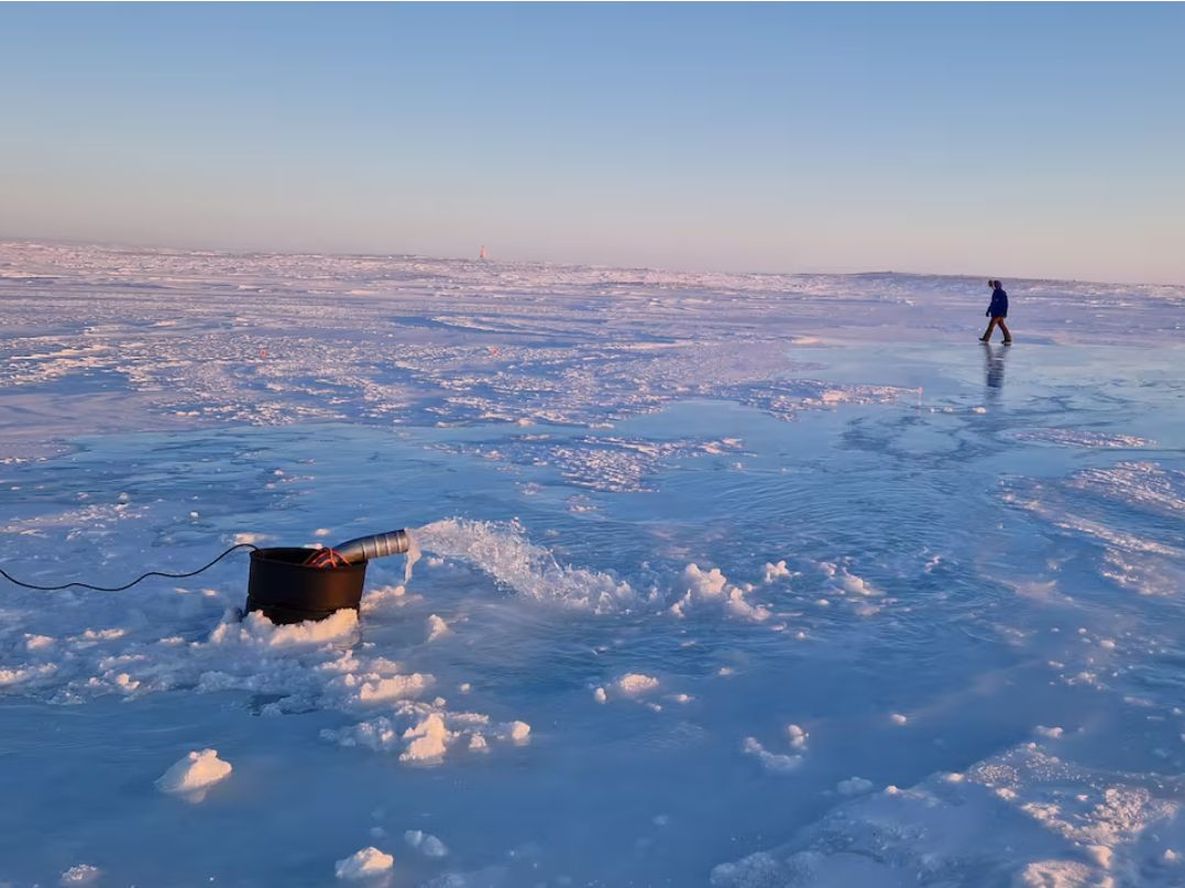El experimento logró engrosar el hielo del Ártico con agua de mar.