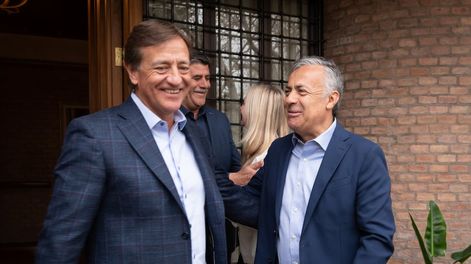 Los Andes | El gobernador Rodolfo Suarez recibió al gobernador electo Alfredo Cornejo y a su vicegobernadora Hebe Casado, compartieron un desayuno de trabajo en la residencia oficial.Foto: Ignacio Blanco / Los Andes