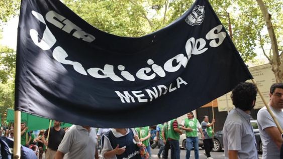 La Asociación Gremial de Empleados y Funcionarios del Poder Judicial, convocaron a un paro de actividades para mañana miércoles.