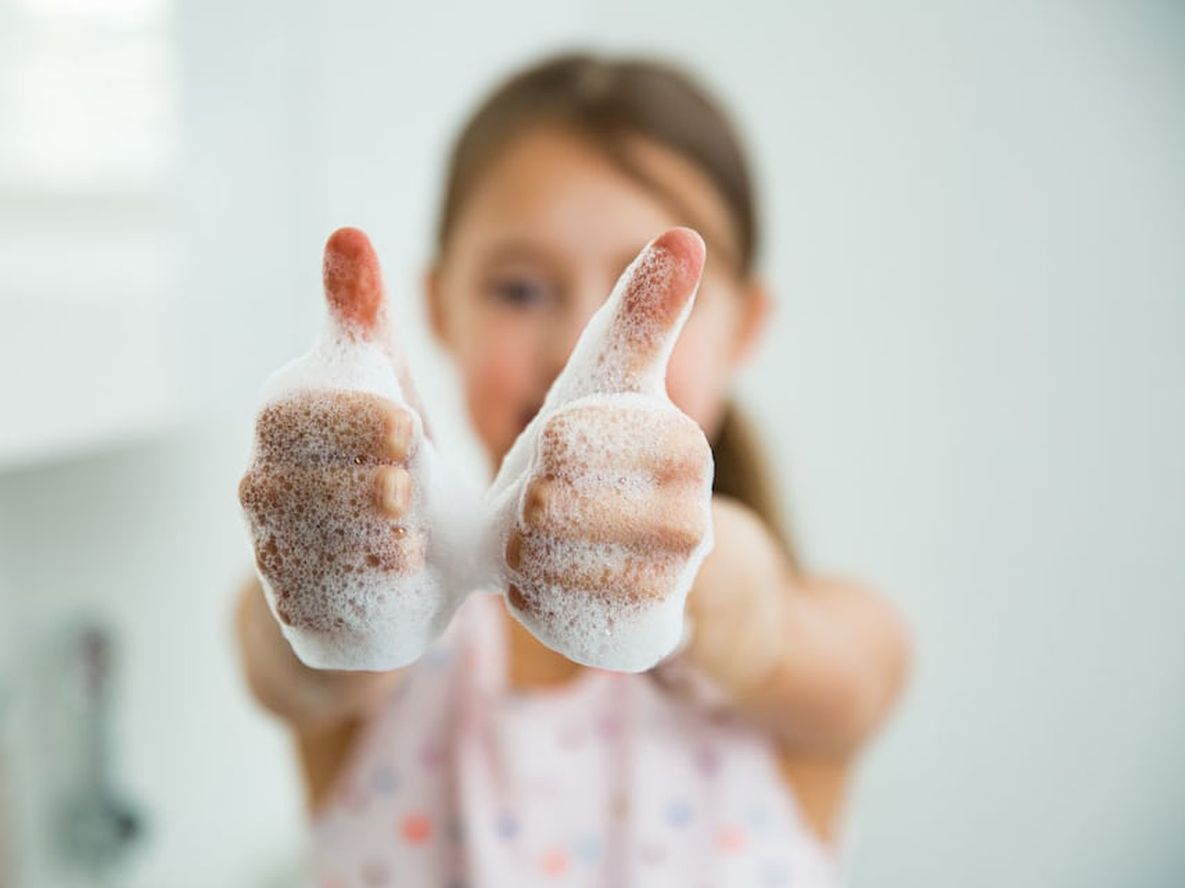 Una de las recomendaciones para evitar contagios es el lavado de manos. Foto: stock.adobe.com / Sanatorio Allende