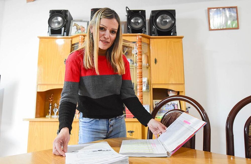 Andrea Federico es docente de matemáticas pero ademas lleva adelante junto a otros docentes un proyecto en el cual trabaja para fortalecer y dar contencion a los estudiantes mediante el conocimiento y manejo de las emociones.  Foto: Mariana Villa / Los Andes