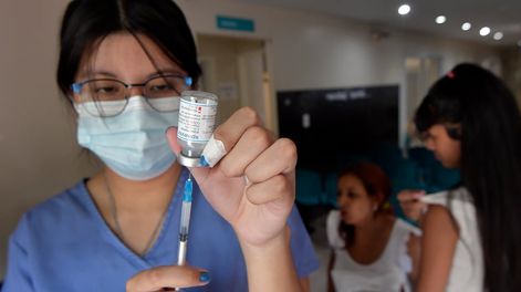 Mañana comenzará la distribución de las dosis bivalentes en el Gran Mendoza.Foto: Orlando Pelichotti / Los Andes
