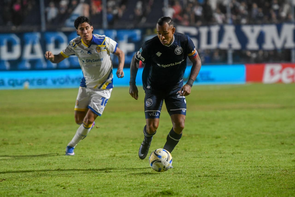 Sebastián Villa una de las figuras de la Lepra en el triunfo frente a Rosario.