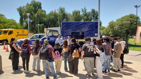Estudiantes recorren la planta piloto y conocen procesos mineros en escala real.